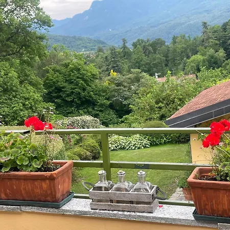 Casetta In Giardino Con Piscina * Луино